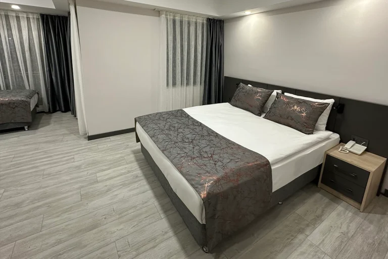 irenic hotel Room